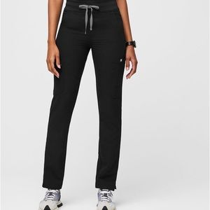 Black Yola - Skinny Scrub Pants
M - Black. Great condition